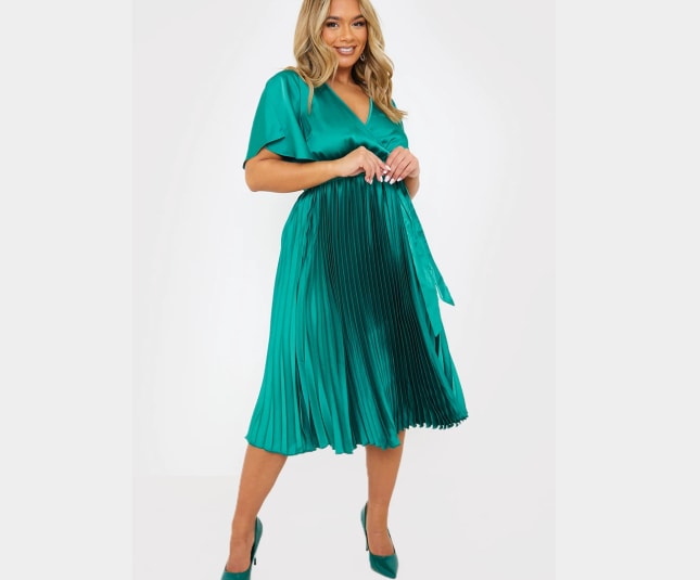 Emerald green wrap dress | 10 casual work Christmas party outfits